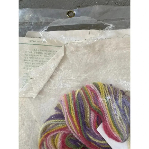 VTG Elsa Williams Violet Angel Crewel Embroidery Kit Picture Panel Wool 5” Squar - Picture 3 of 3
